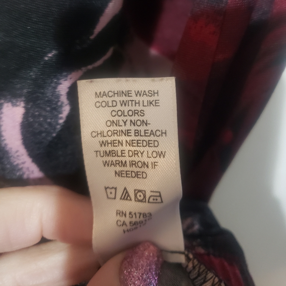 Maurices Black and Raspberry Ruffled-front Top, Size 1X - Picture 4 of 6